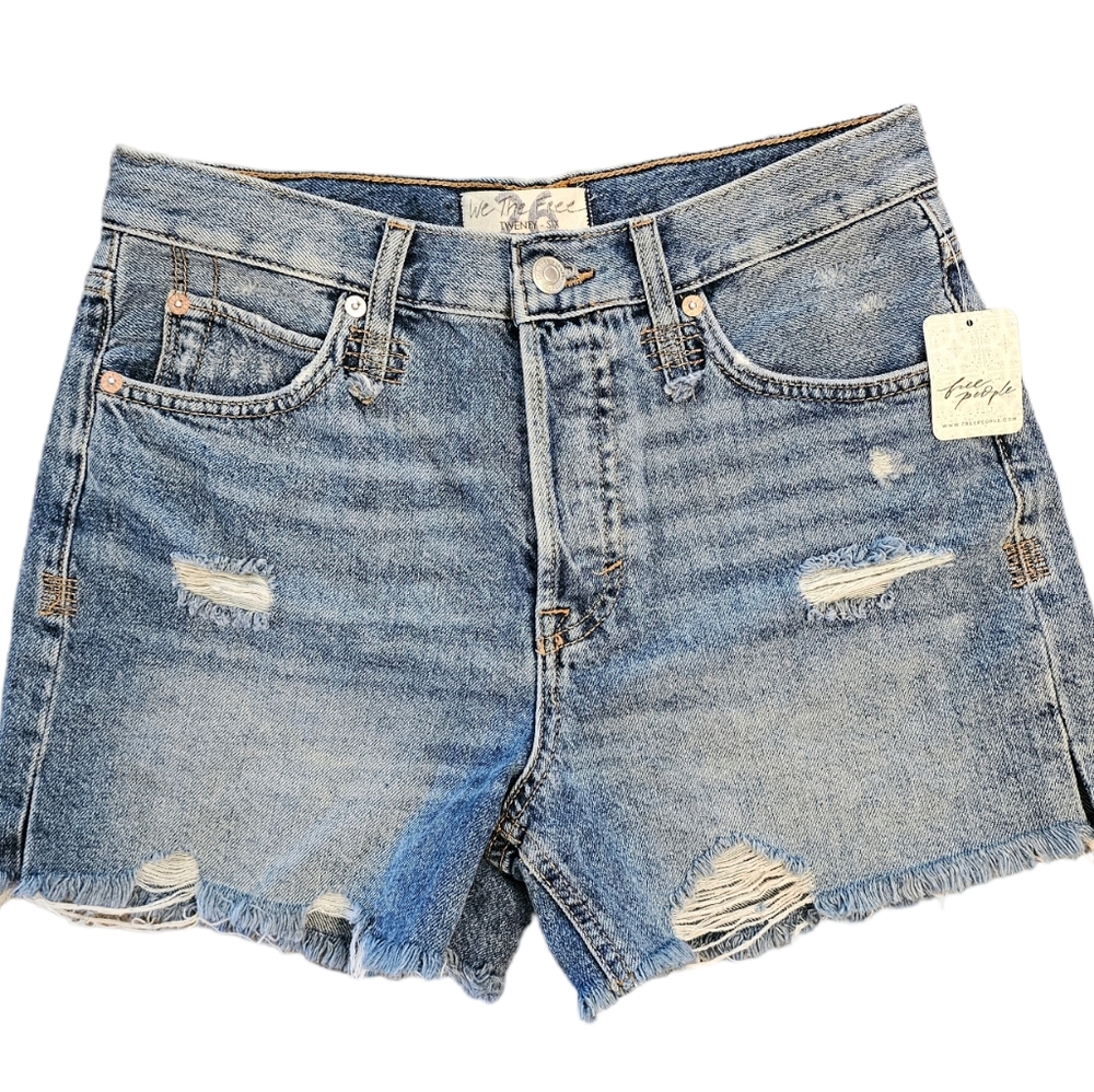 NWT We The Free Light Wash Distressed Shorts Size 26